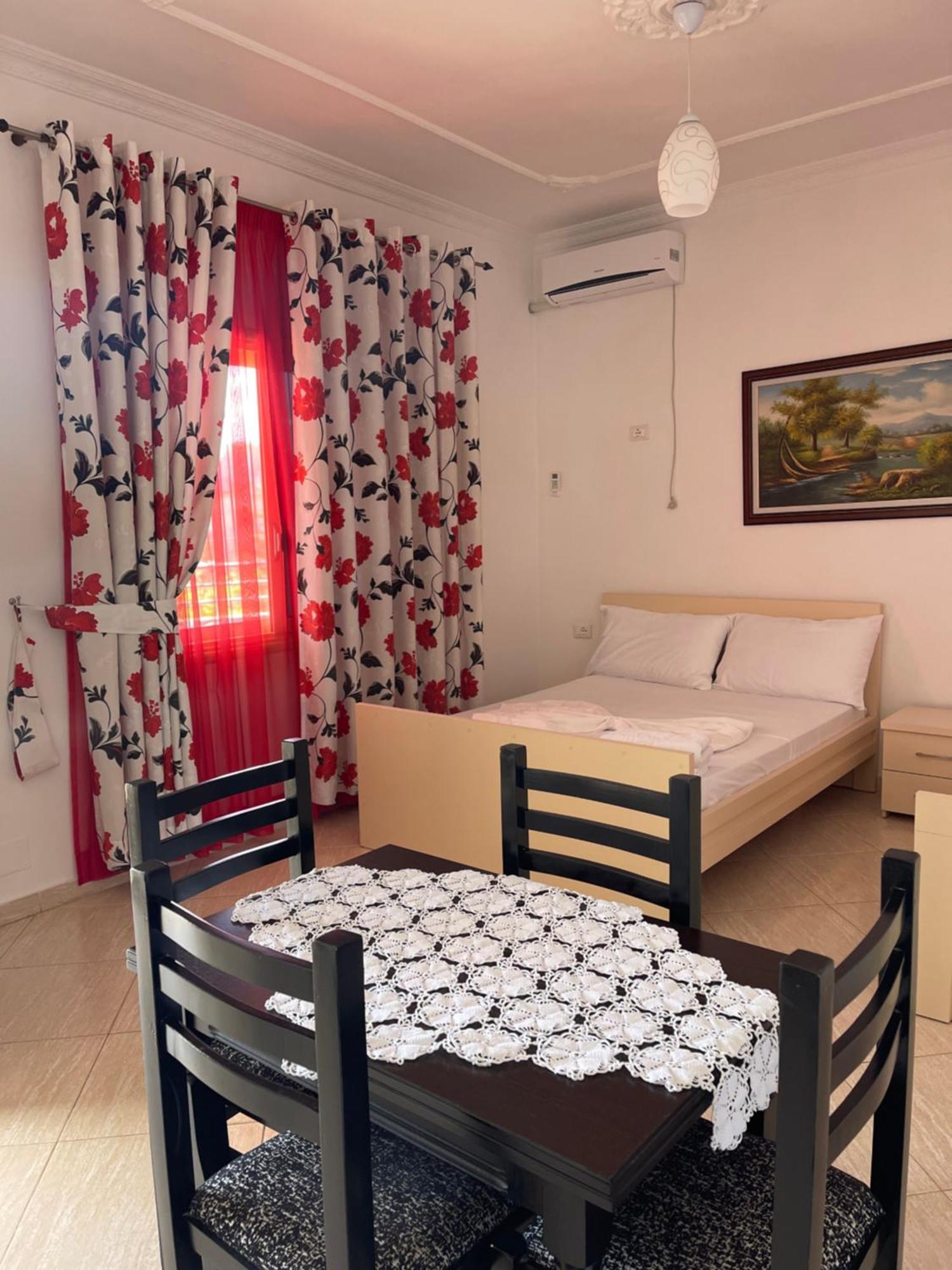Kristeo Apartment Vlorë Екстериор снимка